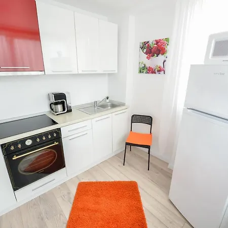 Cozy Next To The Old Town Apartment *