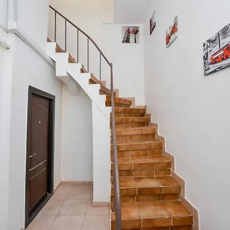 Cozy Next To The Old Town Daire