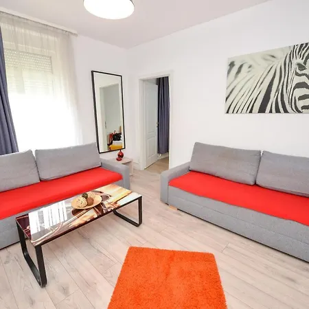 Cozy Next To The Old Town Daire