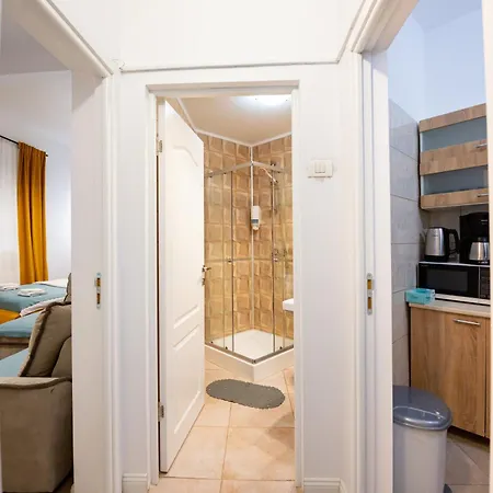 Cozy Next To The Old Town アパート