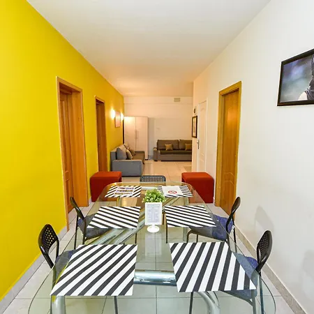 Cozy Next To The Old Town Appartamento Bucarest