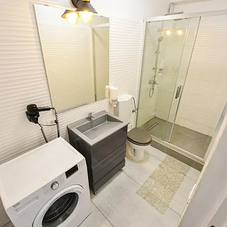 Cozy Next To The Old Town Daire