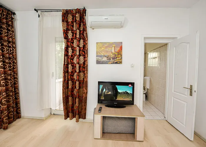 Cozy Next To The Old Town Апартаменти Бухарест