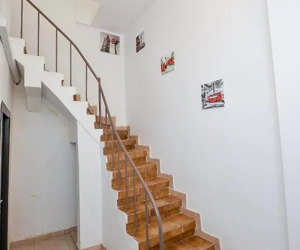 Cozy Next To The Old Town Apartment