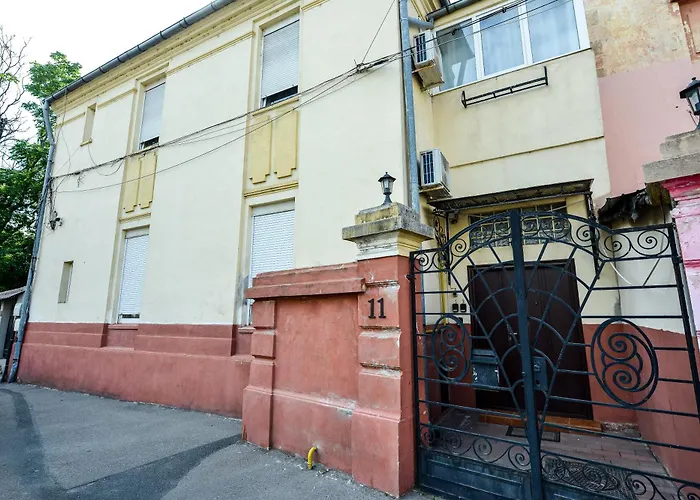 Cozy Next To The Old Town Апартаменти Бухарест